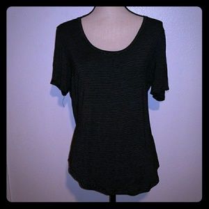 Old navy black and white tee size xl